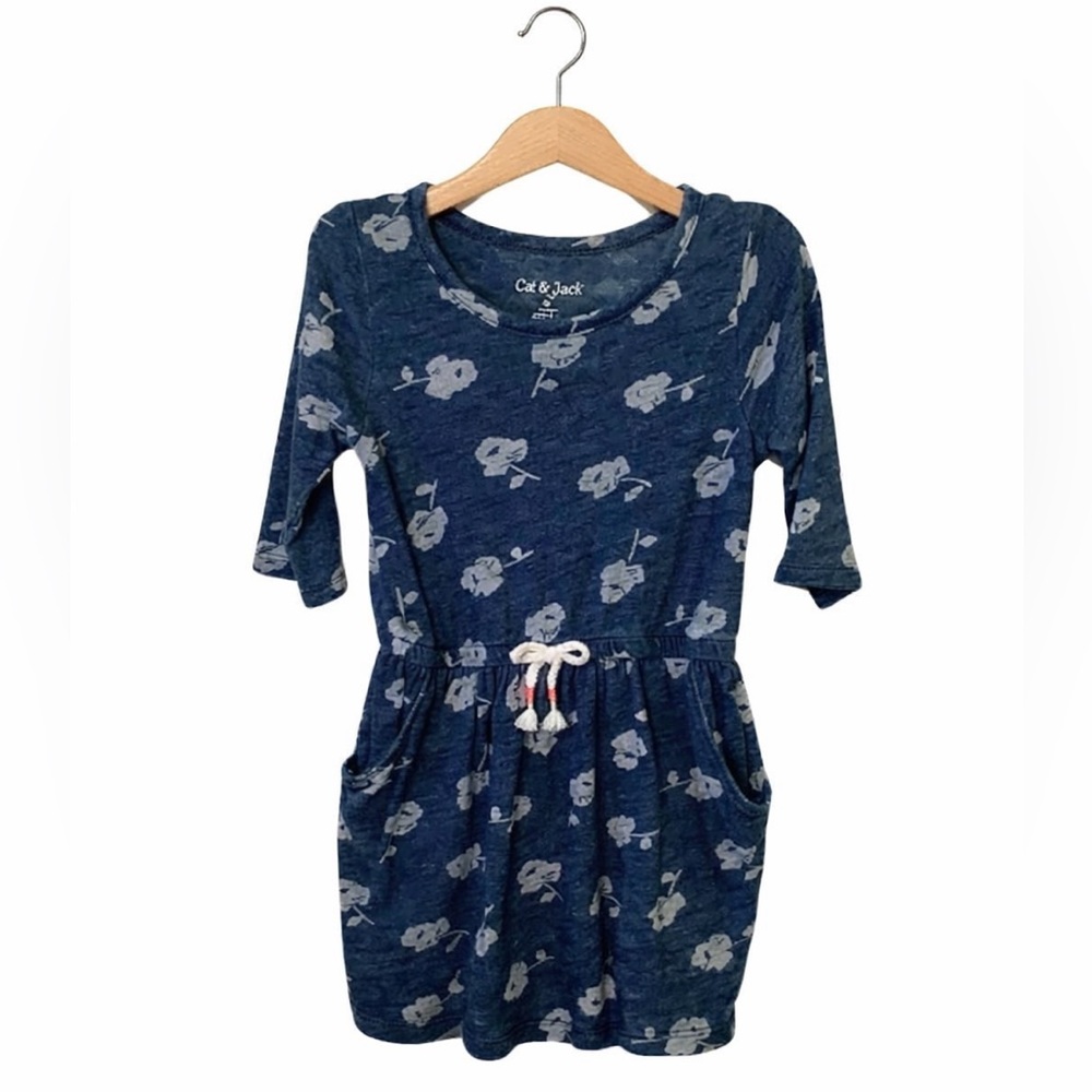Cat And Jack Floral Dress. Sweatshirt material. Great Condition. Size 3t